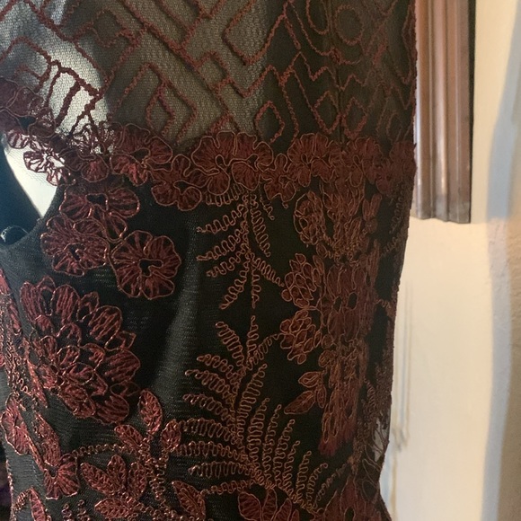 Tadashi Shoji Deep Burgandy  & Black Lace Magnificent Gown.  Sz 8 - Picture 10 of 13